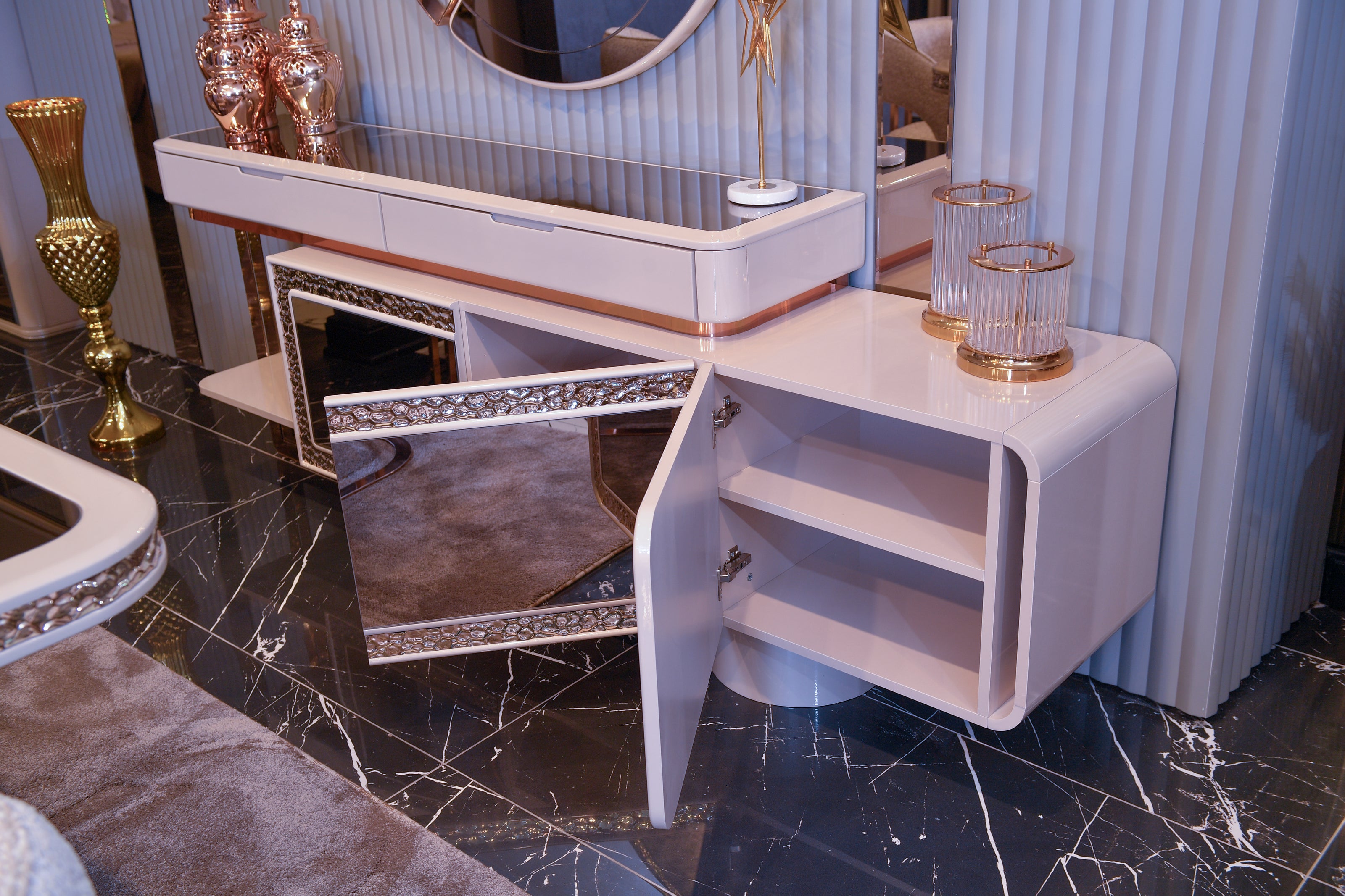 TESLA PLATIN  Трапезария