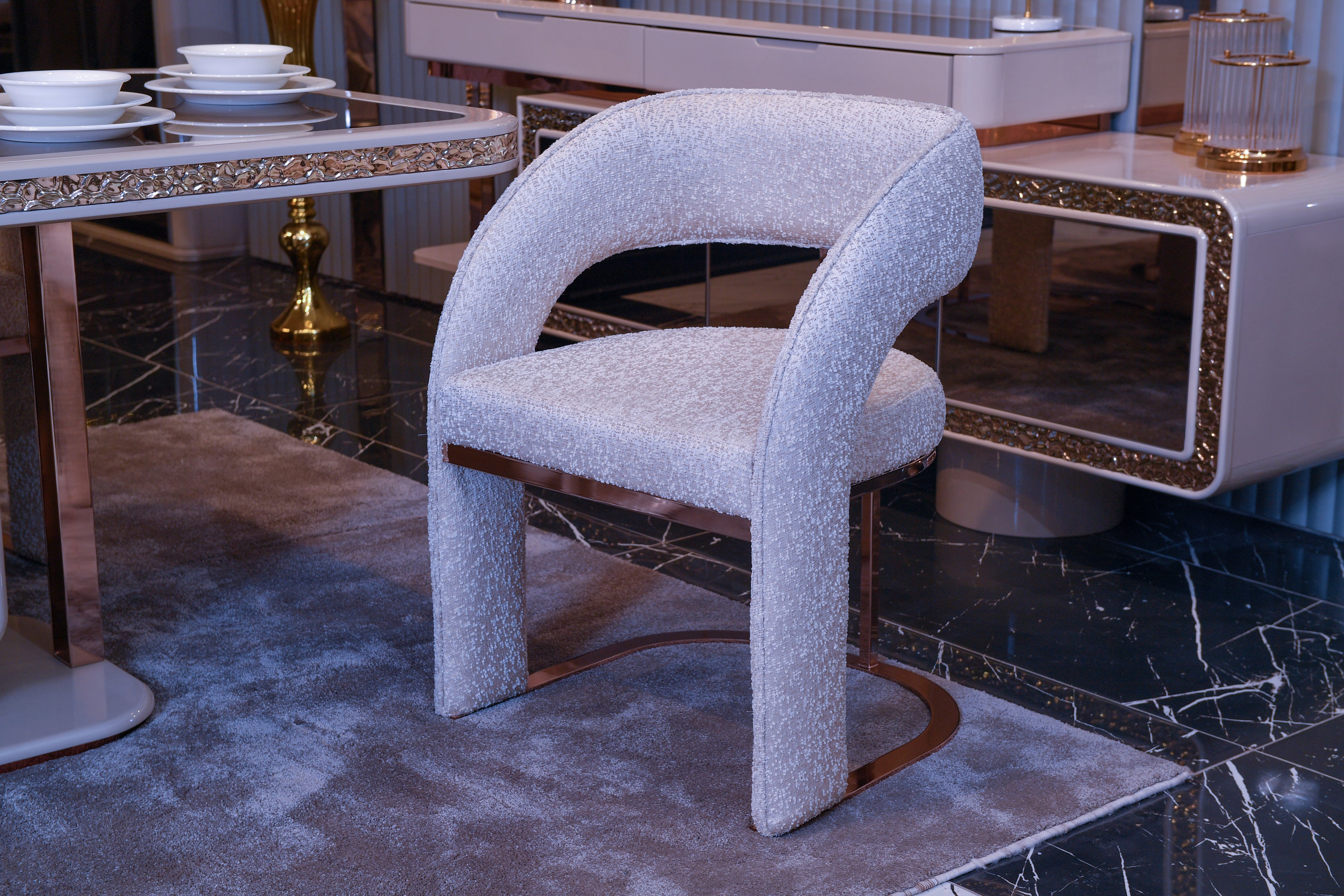 TESLA PLATIN  Трапезария